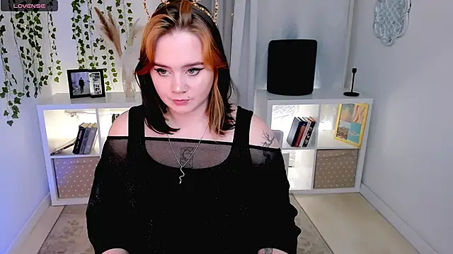 Snapshot of lunaalli chatting on 10-16-25, 02:29 lunaalli online show from 10-16-25, 02:29