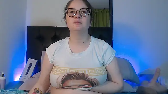 Snapshot of KrystalAdams chatting on 07-18-26, 02:32 KrystalAdams online show from 07-18-26, 02:32