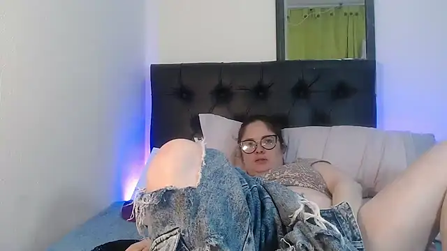 Snapshot of KrystalAdams chatting on 07-21-26, 02:41 KrystalAdams online show from 07-21-26, 02:41