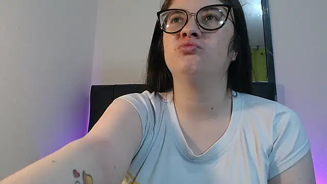 Snapshot of KrystalAdams chatting on 08-01-26, 12:04 KrystalAdams online show from 08-01-26, 12:04