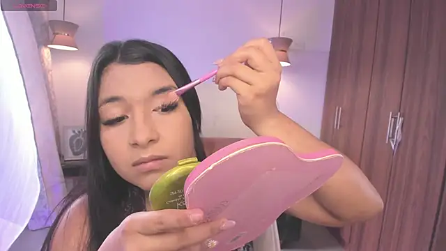 DANDARA THOM online show from 10-17-25, 07:16