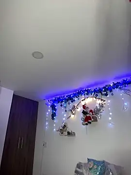 Snapshot of Vaneza_G1 chatting on 12-23-25, 04:21 Vaneza G1 online show from 12-23-25, 04:21