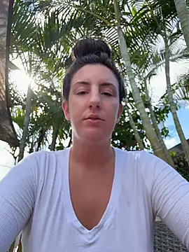 Snapshot of sweetsirenn chatting on 06-24-26, 02:05 sweetsirenn online show from 06-24-26, 02:05