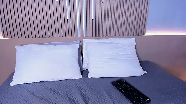 Snapshot of Camile_cute chatting on 02-13-26, 06:15 Camile cute online show from 02-13-26, 06:15