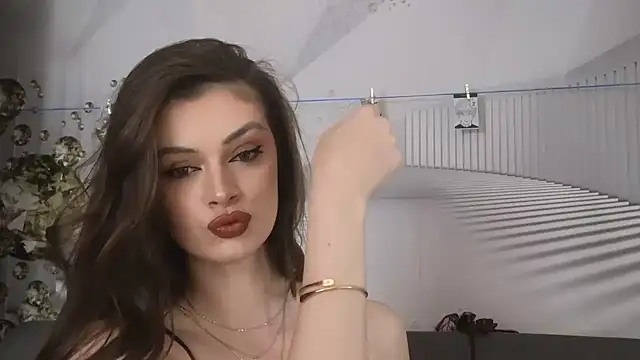 Snapshot of EvoletteLouLou chatting on 10-09-25, 01:31 EvoletteLouLou online show from 10-09-25, 01:31