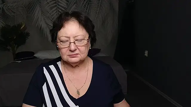 Margo Moll online show from 11-25-25, 05:18