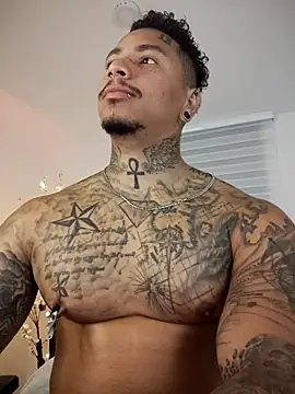 Snapshot of David_tatto1 chatting on 09-25-25, 03:54 David tatto1 online show from 09-25-25, 03:54