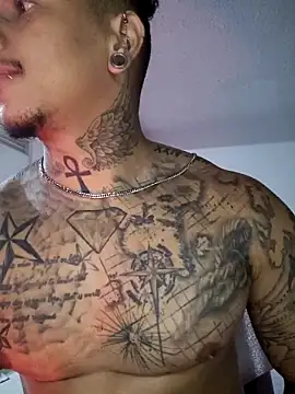 Snapshot of David_tatto1 chatting on 10-16-25, 03:18 David tatto1 online show from 10-16-25, 03:18