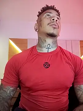 Snapshot of David_tatto1 chatting on 10-23-25, 02:11 David tatto1 online show from 10-23-25, 02:11