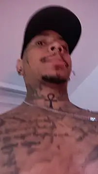 Snapshot of David_tatto1 chatting on 11-15-25, 11:21 David tatto1 online show from 11-15-25, 11:21