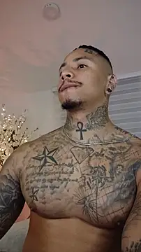 Snapshot of David_tatto1 chatting on 11-21-25, 02:54 David tatto1 online show from 11-21-25, 02:54