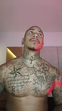 Snapshot of David_tatto1 chatting on 11-29-25, 02:58 David tatto1 online show from 11-29-25, 02:58