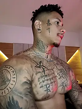 Snapshot of David_tatto1 chatting on 12-14-25, 01:44 David tatto1 online show from 12-14-25, 01:44