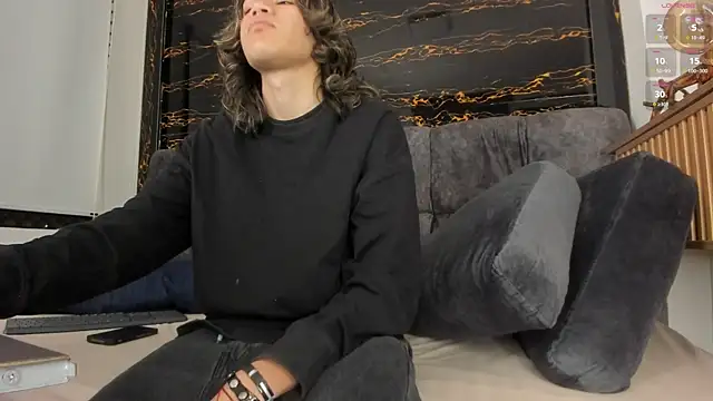 Diamond twink online show from 02-05-26, 01:49