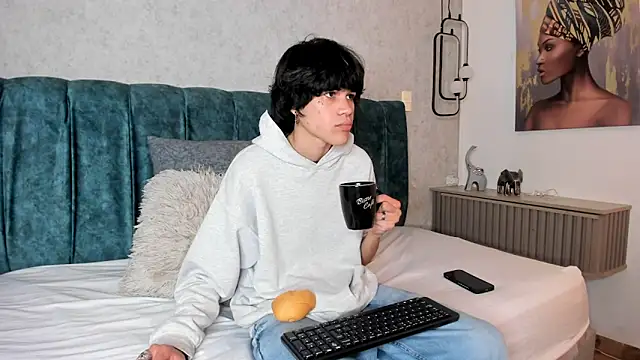 Diamond twink online show from 06-22-26, 01:41