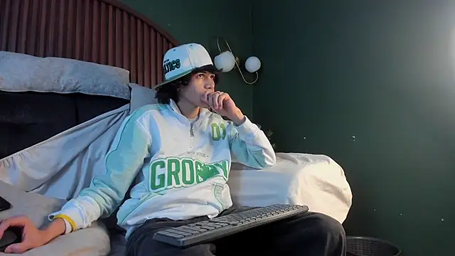 Diamond twink online show from 07-10-26, 05:45