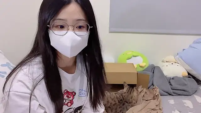 Snapshot of LHeart chatting on 10-19-25, 02:40 LHeart online show from 10-19-25, 02:40