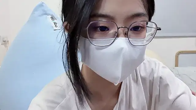 Snapshot of LHeart chatting on 06-19-26, 01:37 LHeart online show from 06-19-26, 01:37