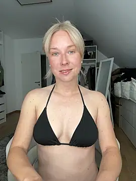 Snapshot of celis_secret chatting on 05-11-26, 05:24 celis secret online show from 05-11-26, 05:24