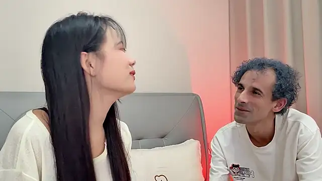 Snapshot of 19cmfuck18girl chatting on 10-21-25, 12:28 19cmfuck18girl online show from 10-21-25, 12:28