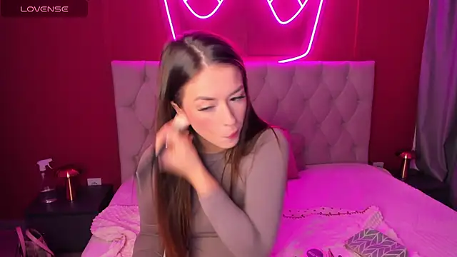 Snapshot of StacyWells chatting on 10-10-25, 01:37 StacyWells online show from 10-10-25, 01:37