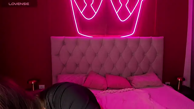 Snapshot of StacyWells chatting on 10-12-25, 01:26 StacyWells online show from 10-12-25, 01:26