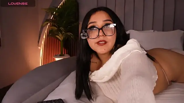 KatlynRous online show from 12-22-25, 05:21