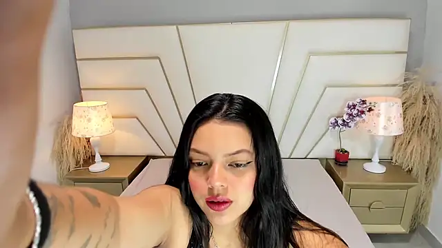 Lucianaa Collins online show from 11-12-25, 12:05