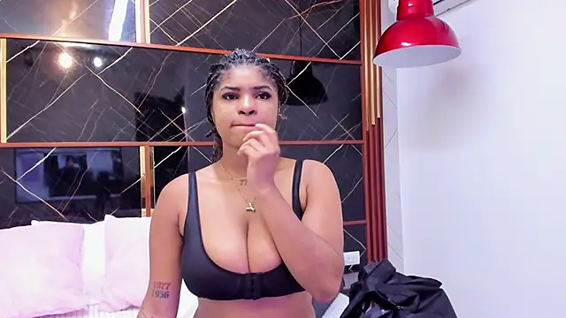 Snapshot of HannyThompson chatting on 10-01-25, 12:33 HannyThompson online show from 10-01-25, 12:33