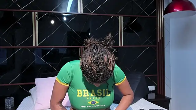 Snapshot of HannyThompson chatting on 10-10-25, 12:26 HannyThompson online show from 10-10-25, 12:26