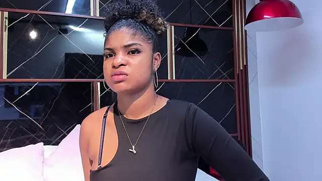 Snapshot of HannyThompson chatting on 10-29-25, 12:29 HannyThompson online show from 10-29-25, 12:29