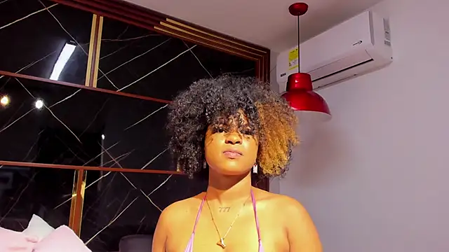 Snapshot of HannyThompson chatting on 11-11-25, 12:38 HannyThompson online show from 11-11-25, 12:38