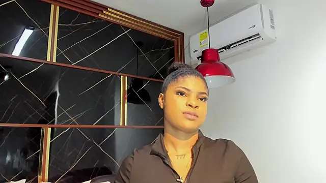 Snapshot of HannyThompson chatting on 11-12-25, 07:13 HannyThompson online show from 11-12-25, 07:13