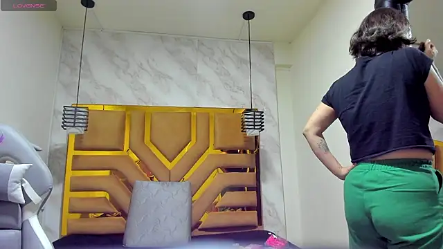 Luciifeer  online show from 10-21-25, 08:42