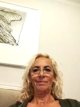 Snapshot of clarabell4 chatting on 09-19-25, 08:42 clarabell4 online show from 09-19-25, 08:42