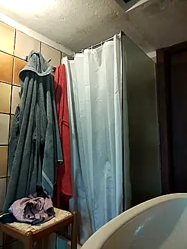 Snapshot of clarabell4 chatting on 10-14-25, 06:03 clarabell4 online show from 10-14-25, 06:03