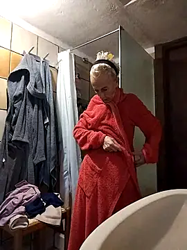 Snapshot of clarabell4 chatting on 10-22-25, 05:41 clarabell4 online show from 10-22-25, 05:41