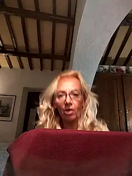 Snapshot of clarabell4 chatting on 10-28-25, 05:04 clarabell4 online show from 10-28-25, 05:04