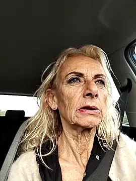 Snapshot of clarabell4 chatting on 10-30-25, 08:05 clarabell4 online show from 10-30-25, 08:05