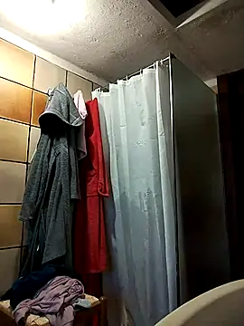 Snapshot of clarabell4 chatting on 11-17-25, 06:19 clarabell4 online show from 11-17-25, 06:19