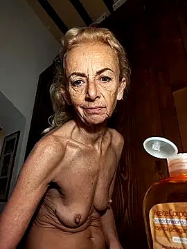 Snapshot of clarabell4 chatting on 11-24-25, 06:46 clarabell4 online show from 11-24-25, 06:46