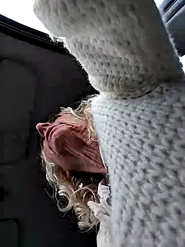 Snapshot of clarabell4 chatting on 11-25-25, 07:52 clarabell4 online show from 11-25-25, 07:52