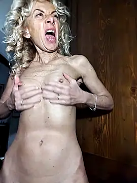 Snapshot of clarabell4 chatting on 12-02-25, 06:41 clarabell4 online show from 12-02-25, 06:41