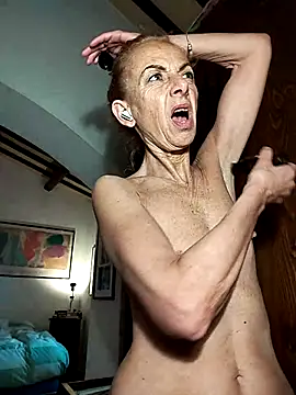 Snapshot of clarabell4 chatting on 12-15-25, 06:39 clarabell4 online show from 12-15-25, 06:39