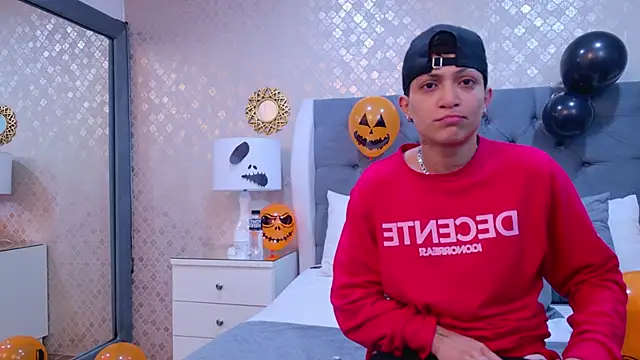 ZoeKrug online show from 10-15-25, 11:32