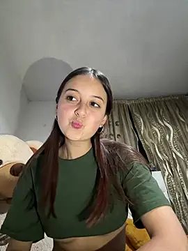 Snapshot of esmeralda_diamond69 chatting on 02-13-26, 04:19 esmeralda diamond69 online show from 02-13-26, 04:19