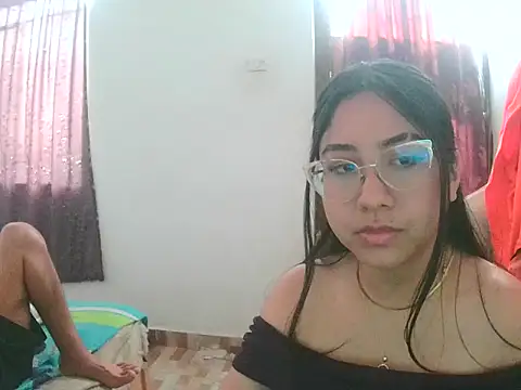 Snapshot of honeysweet111 chatting on 09-26-25, 08:46 honeysweet111 online show from 09-26-25, 08:46