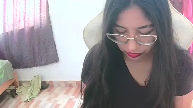 Snapshot of honeysweet111 chatting on 10-03-25, 06:05 honeysweet111 online show from 10-03-25, 06:05