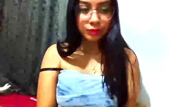 Snapshot of honeysweet111 chatting on 12-03-25, 04:09 honeysweet111 online show from 12-03-25, 04:09