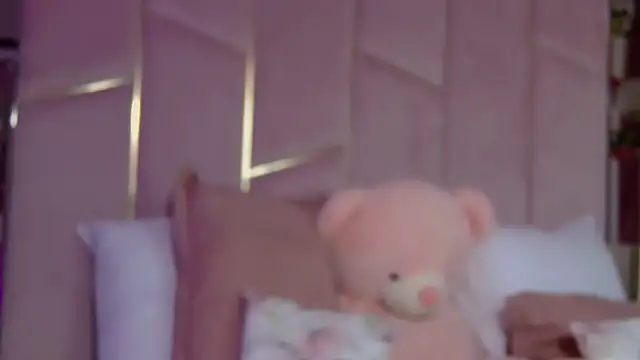 LucyLextonX online show from 04-27-26, 07:50